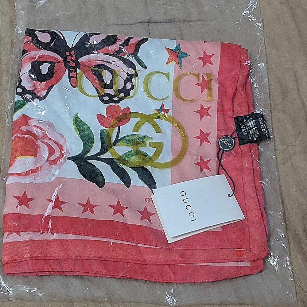 Gucci scarf